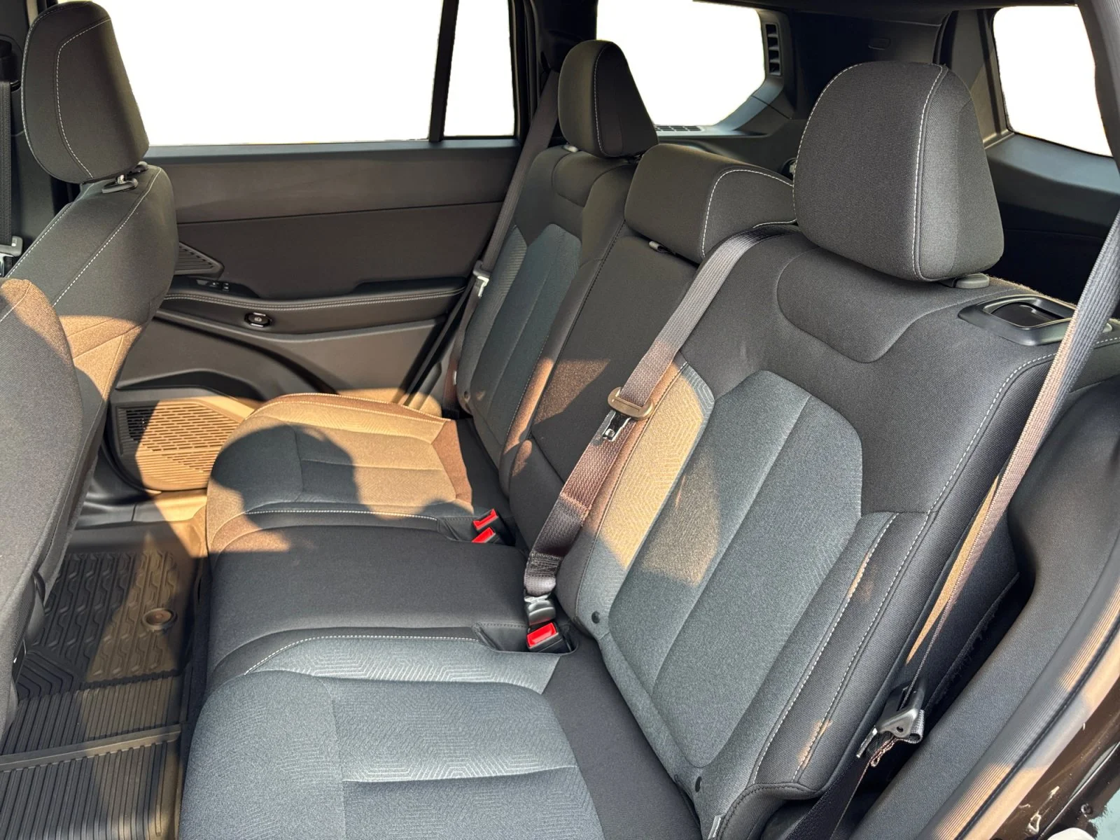 New 2026 Diamond Black Crystal Pearl Jeep Laredo image 16