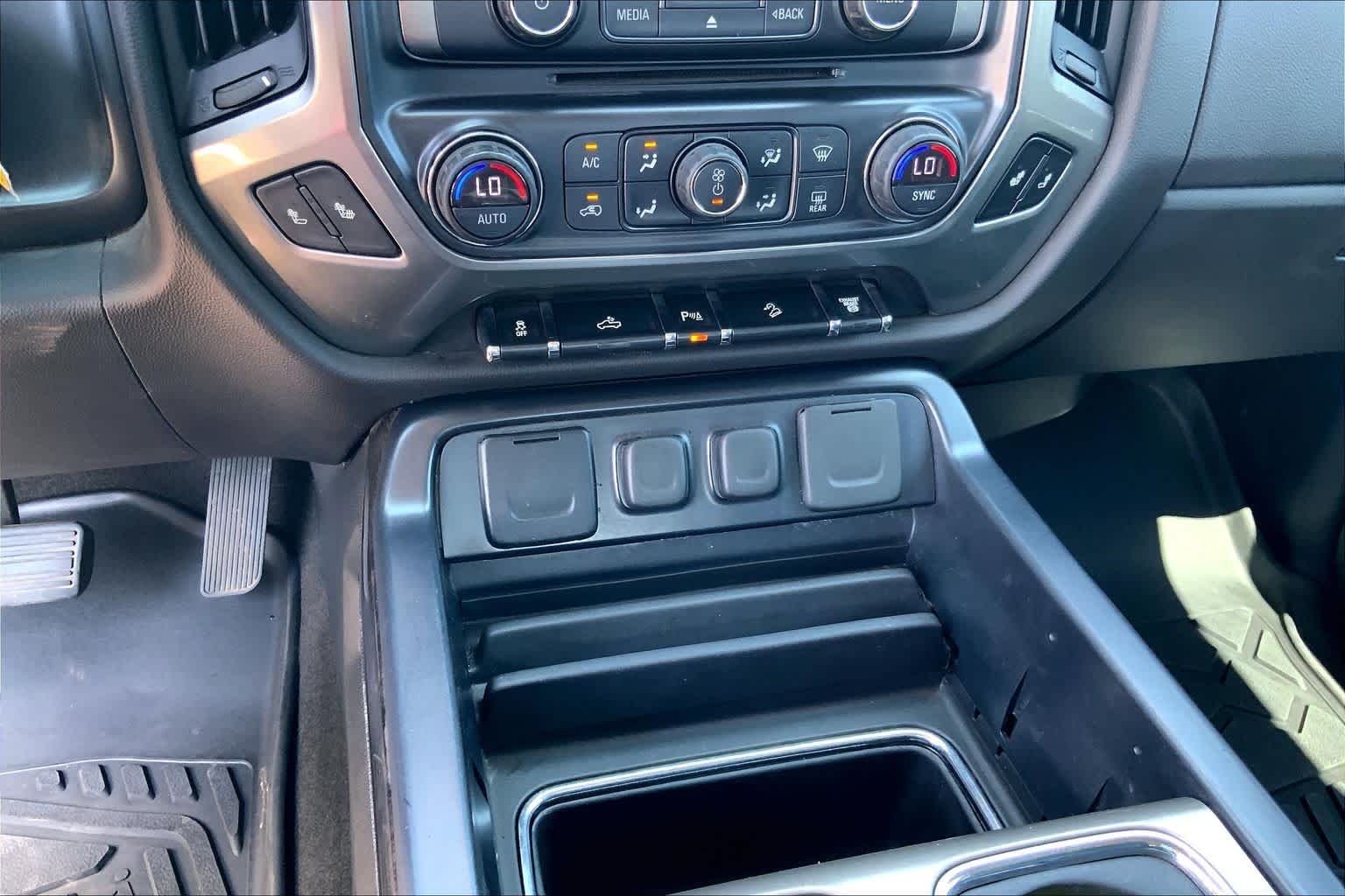 Used 2018 Summit White Chevrolet LT image 31