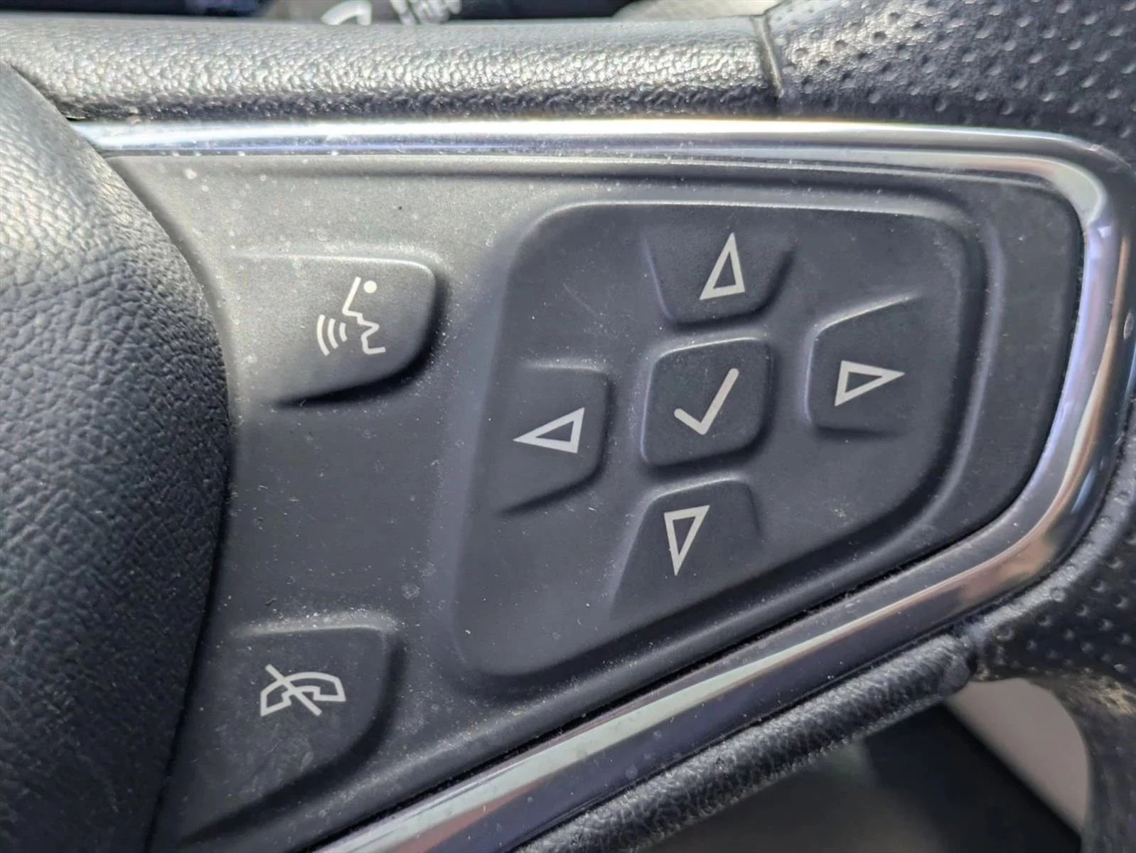 Used 2020 Cayenne Orange Metallic Chevrolet LS image 14