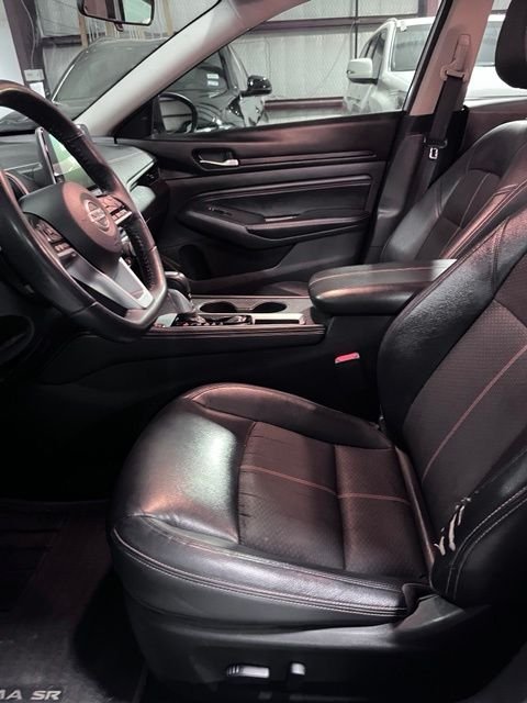 Used 2021 Silver Nissan 2.5 SR image 9