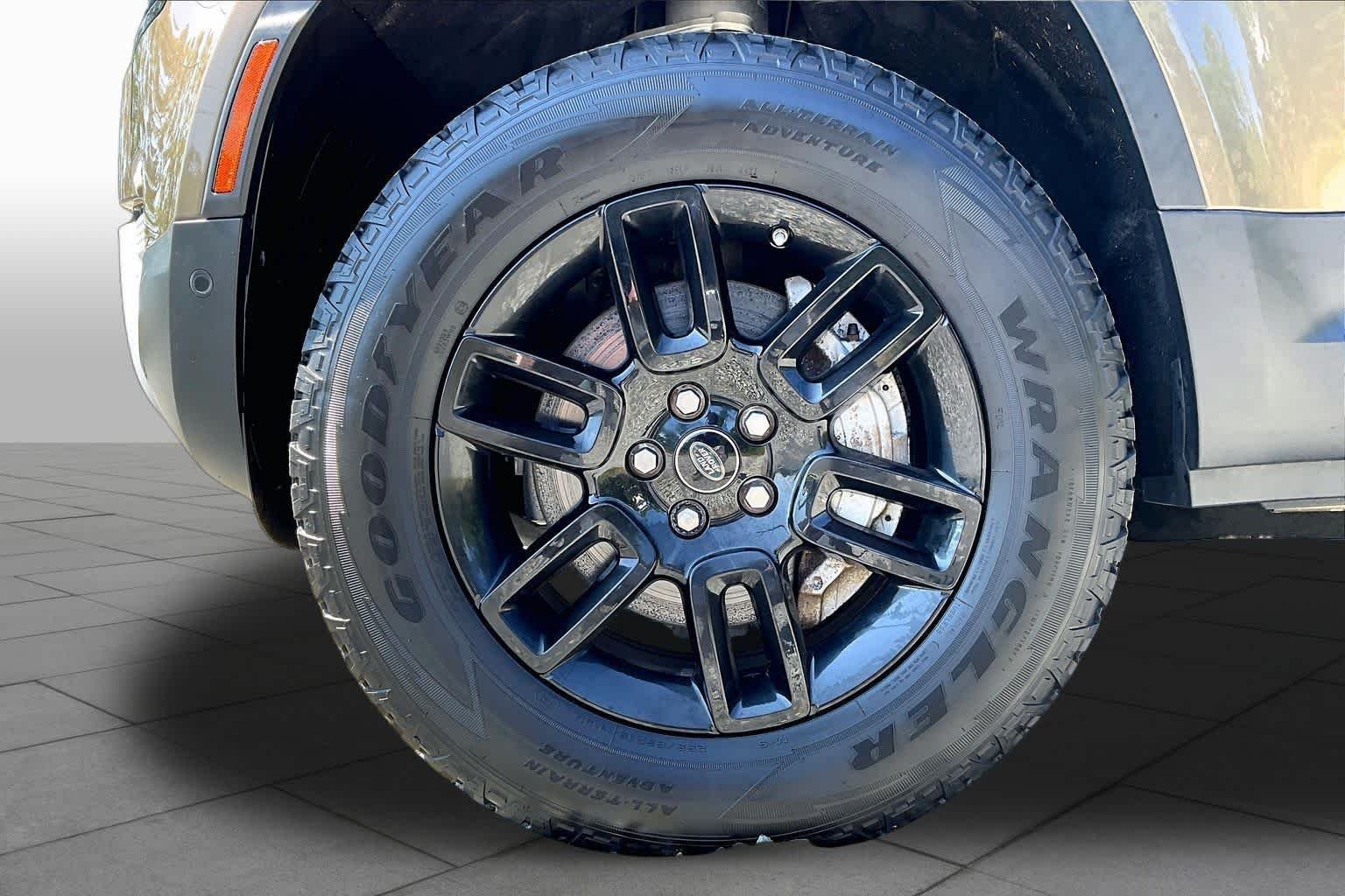 Used 2020 Gondwana Stone Metallic Land Rover HSE image 11