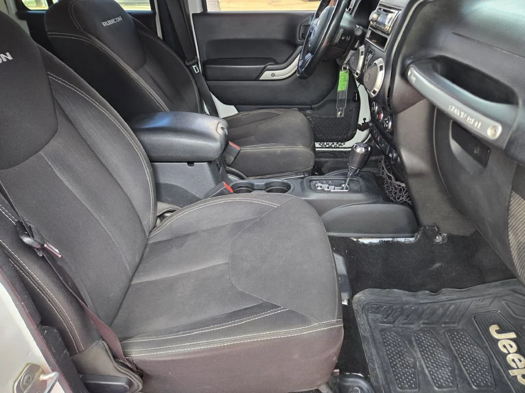 Used 2016 White Jeep Unlimited Rubicon image 16