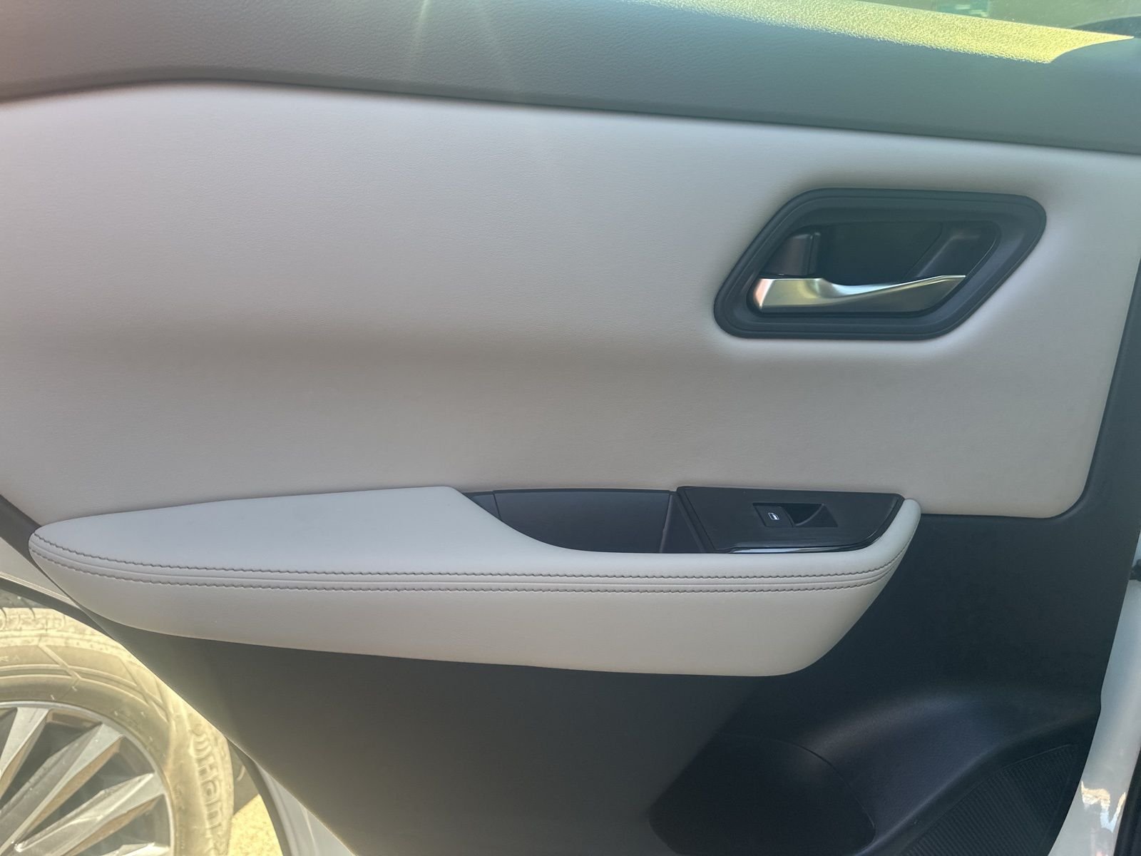 2025 Nissan Rogue SV - Photo 29