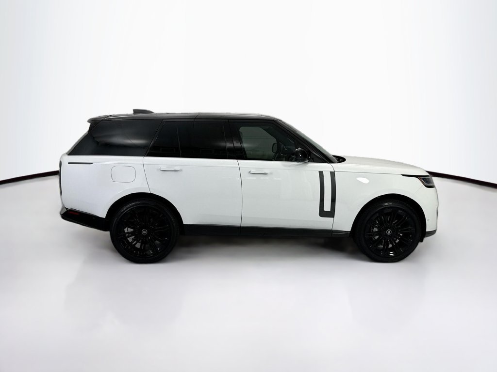 Certified Used 2025 Fuji White Land Rover SE image 4