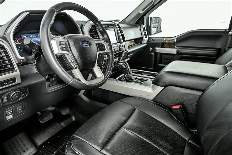 Used 2018 White Platinum Metallic Tri-Coat Ford Lariat image 13