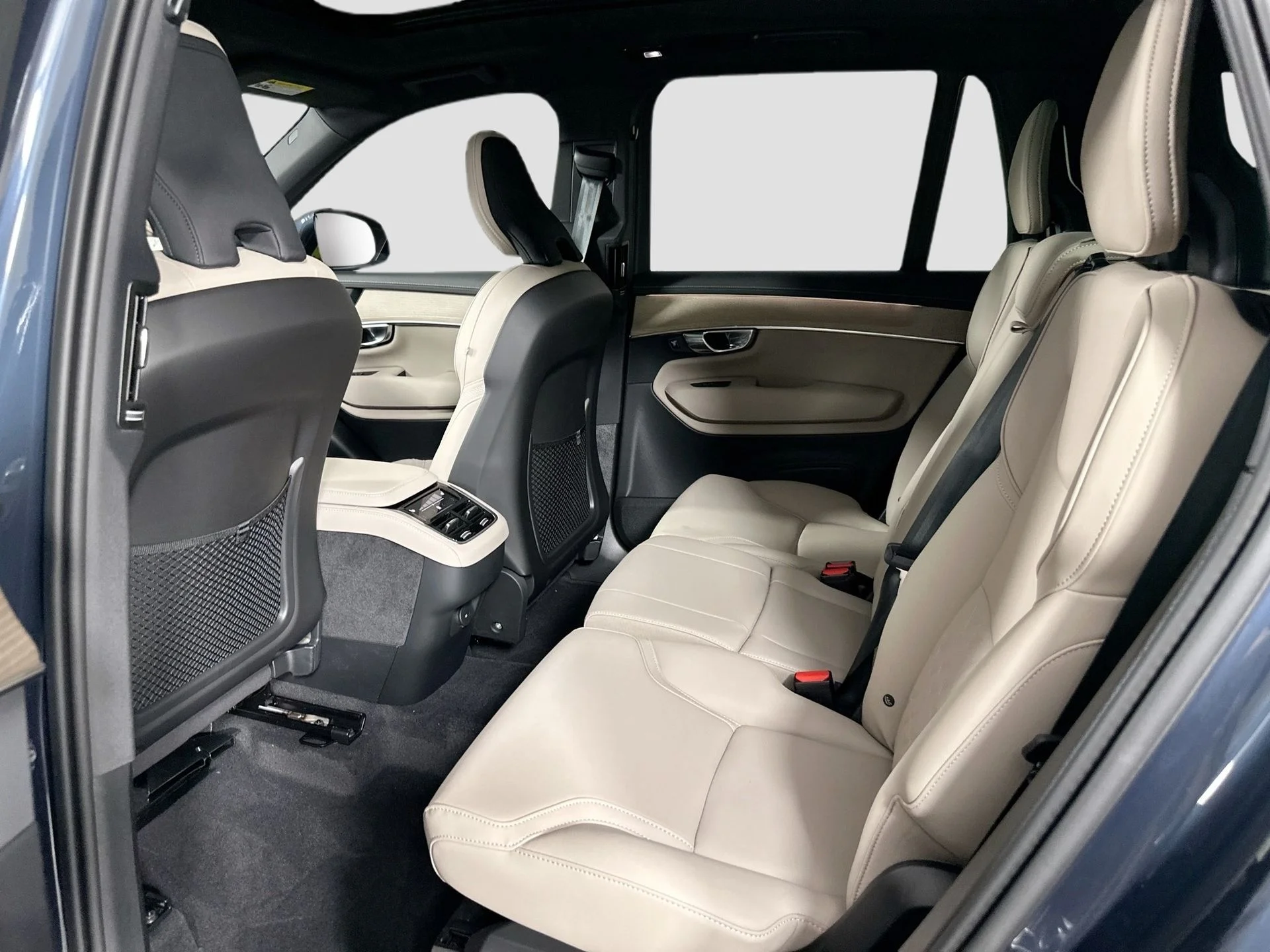 New 2026 Blue Volvo B6 Plus 7-Seater image 23