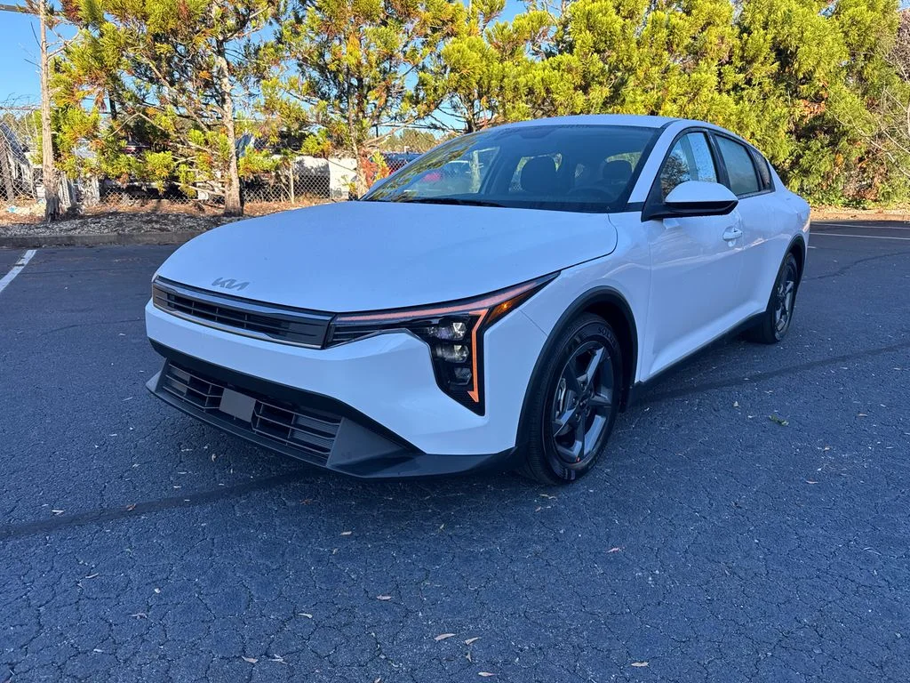 New 2025 White Kia LXS image 7