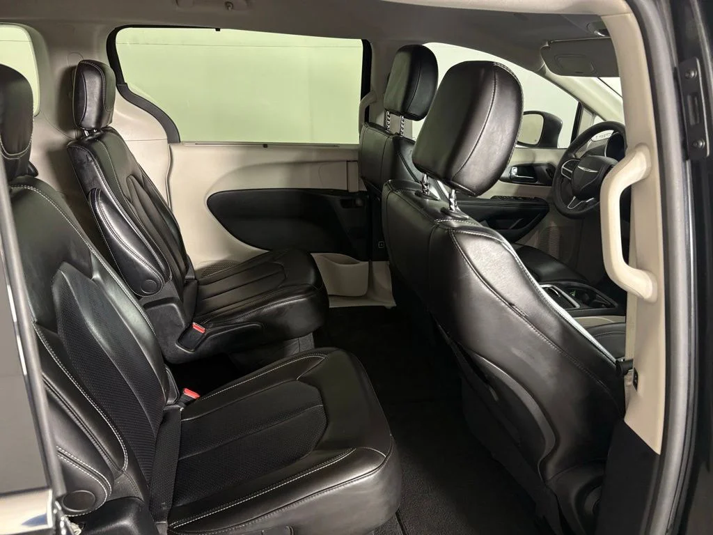 Used 2023 Black Chrysler Touring L image 42