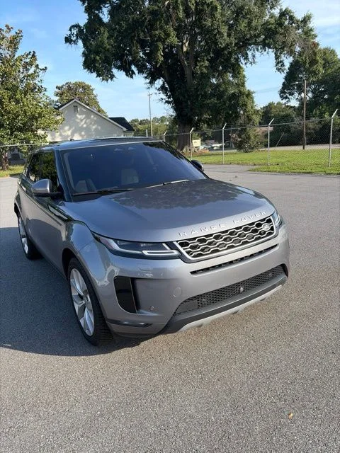 Used 2021  Land Rover SE image 3