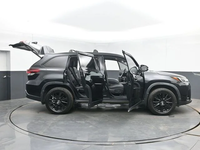 Used 2019 Midnight Black Metallic Toyota SE image 55
