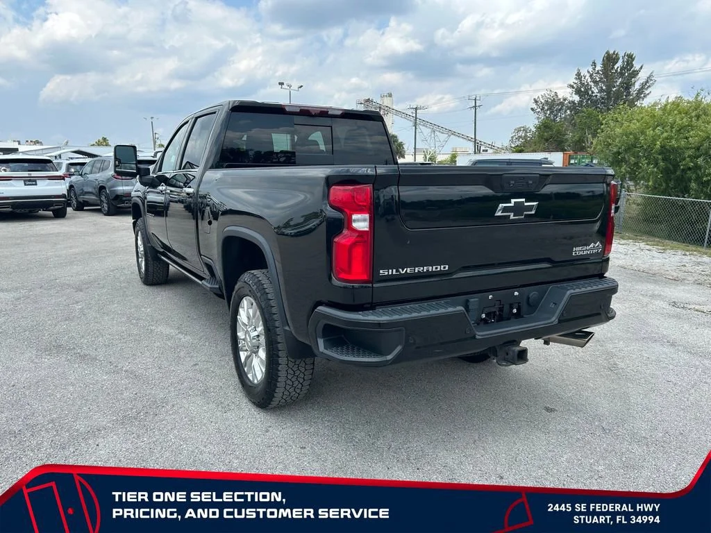 Used 2022 Mosaic Black Metallic Chevrolet High Country image 7