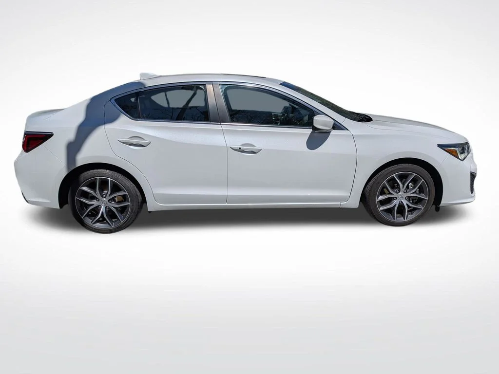 Used 2022  Acura Premium Package image 2