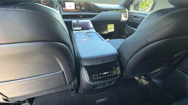 Used 2027 Black INFINITI SPORT image 21