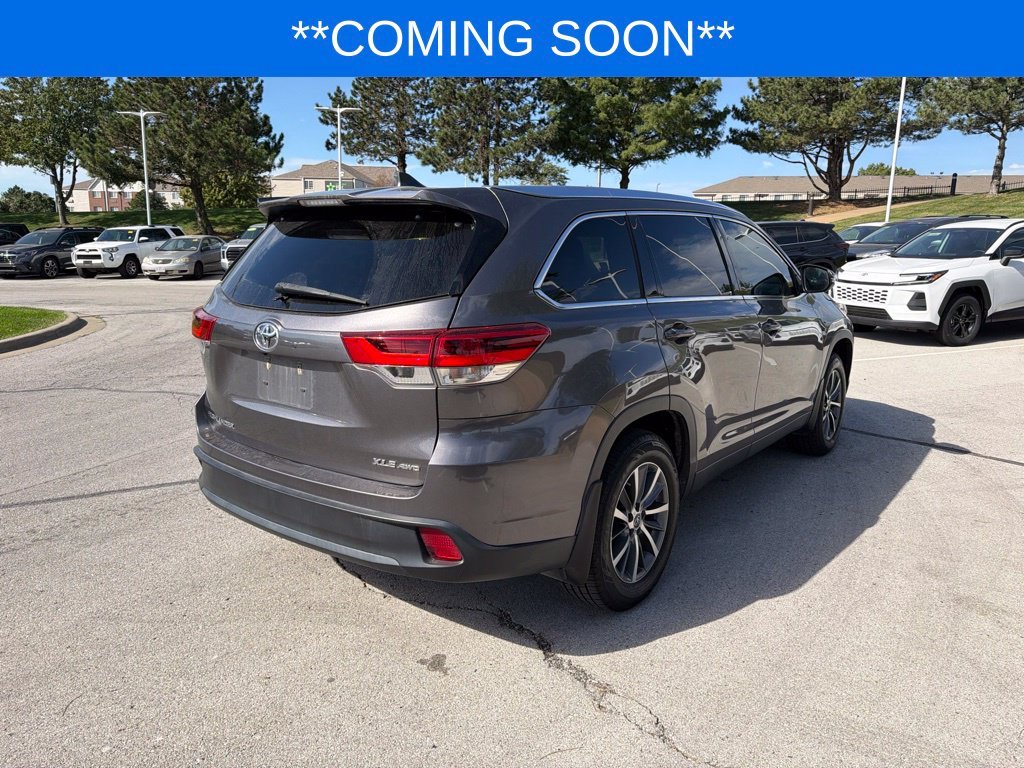 Used 2019 Gray Toyota XLE image 7
