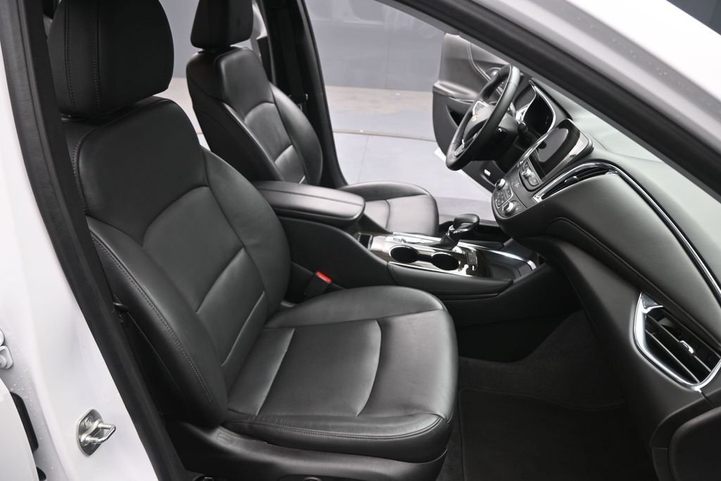 Used 2024 White Chevrolet LT image 27