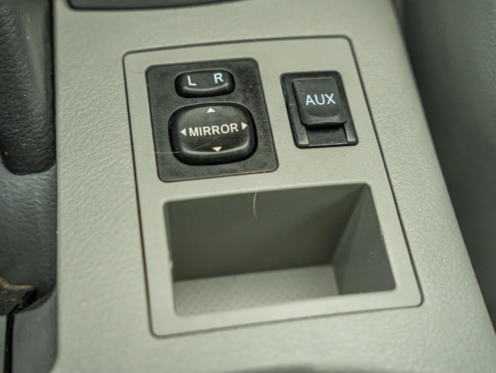 Used 2011 Pacific Blue Metallic Toyota Limited image 36