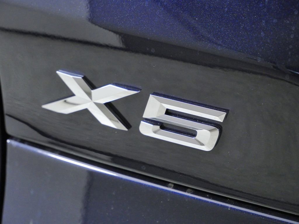New 2026 Carbon Black Metallic BMW xDrive40i image 13