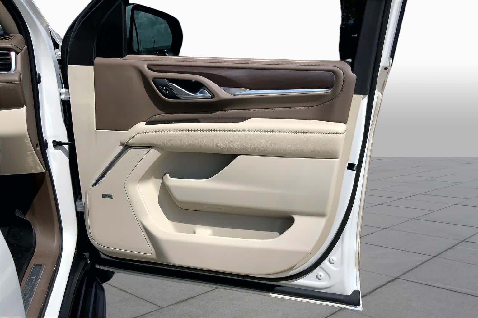 Used 2021 WHITE FROST TRICOAT GMC Denali image 23