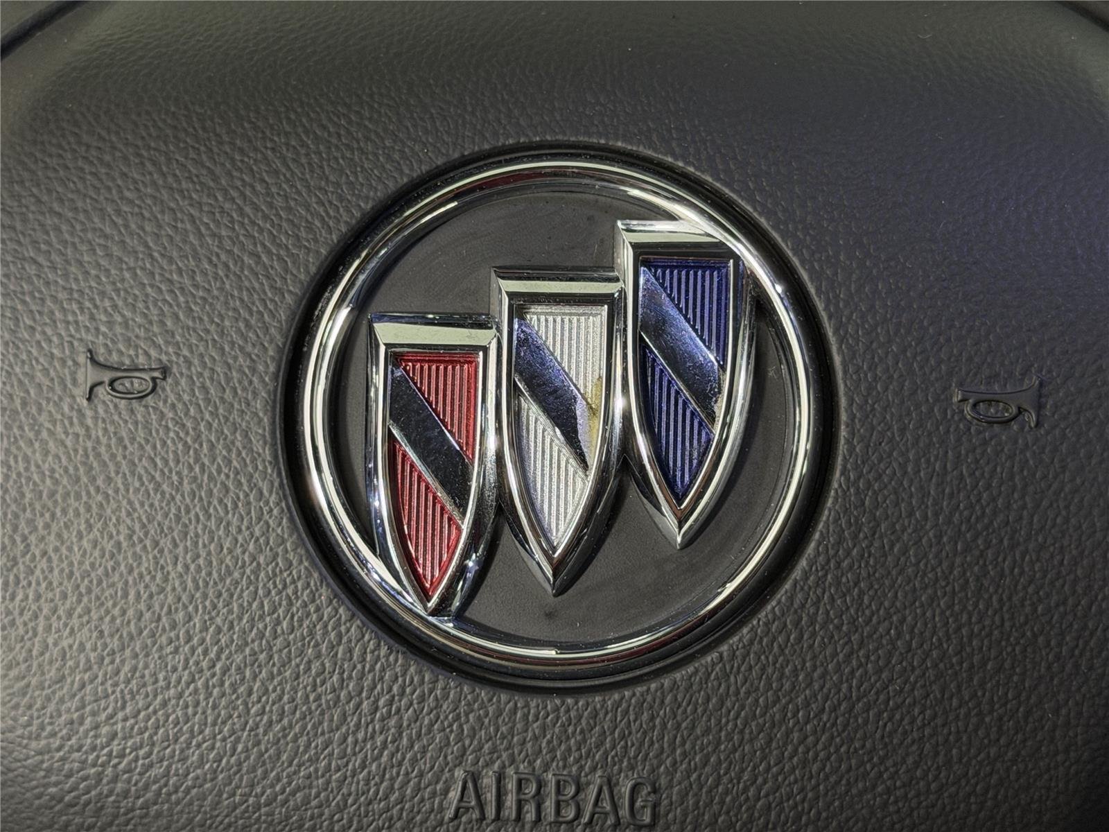 Used 2021 WHITE FROST TRICOAT Buick Avenir image 26