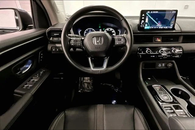 Used 2025 Crystal Black Pearl Honda Touring image 6