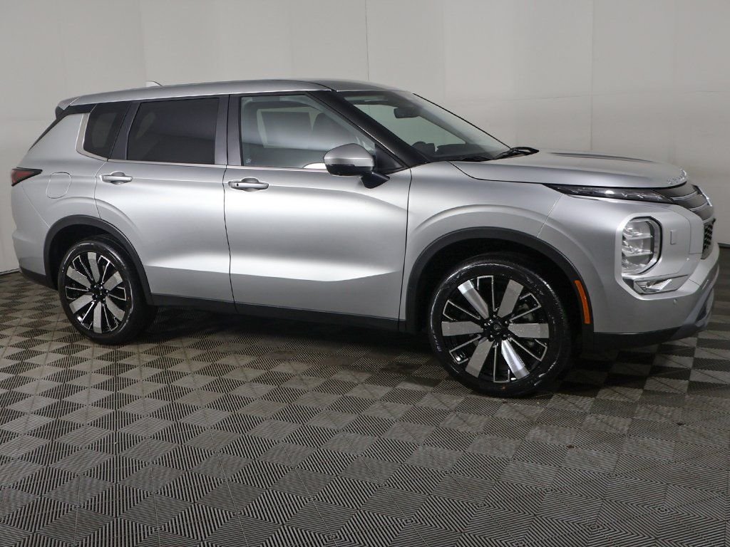 New 2026 Silver Mitsubishi SE image 20