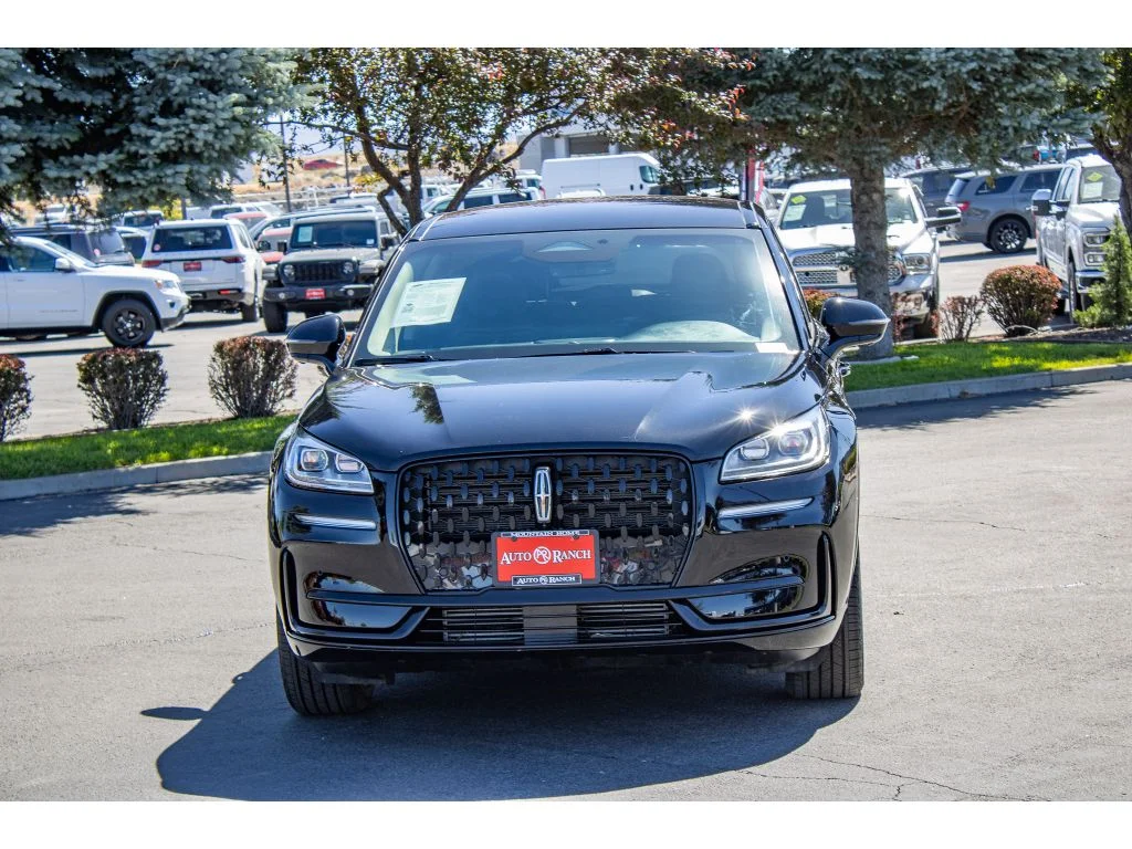 Used 2025 Infinite Black Metallic Clearcoat Lincoln Reserve image 3