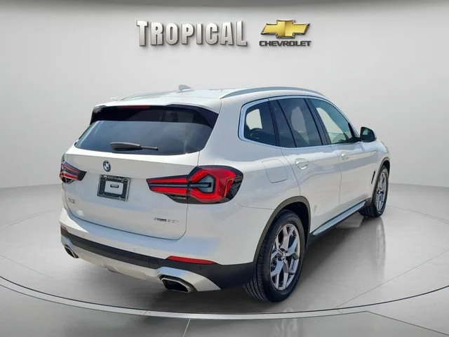 Used 2022 White BMW sDrive30i image 3