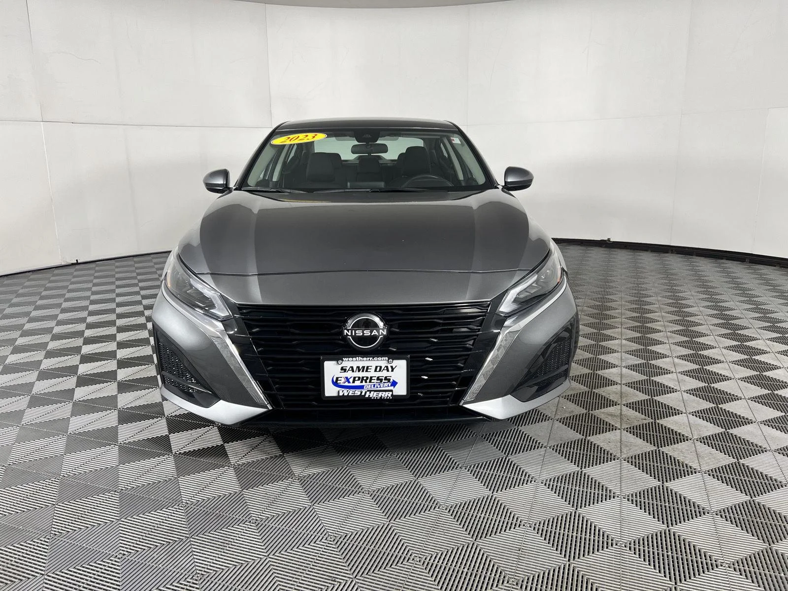 Used 2023 Gun Metallic Nissan 2.5 SV image 2
