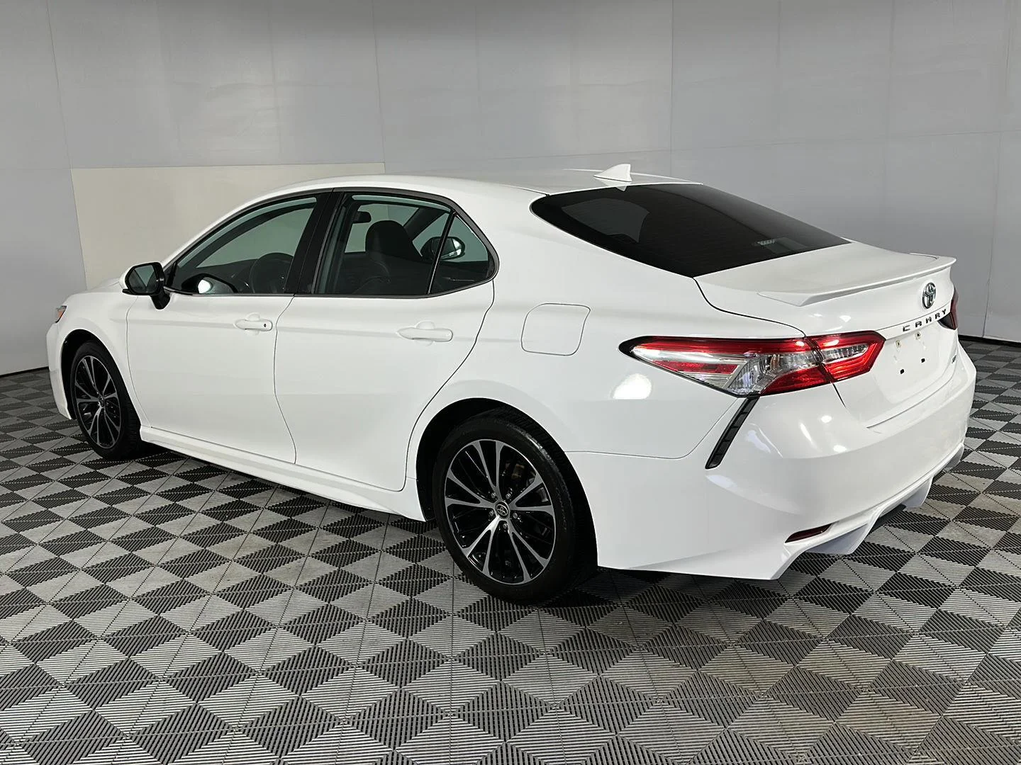 Used 2020 Super White Toyota SE image 5