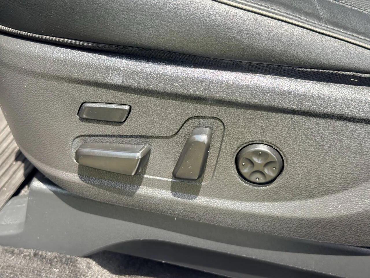 Used 2021 Gray Hyundai Limited 4dr SUV image 21