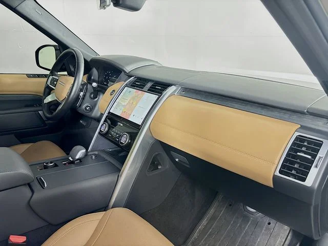 Used 2023  Land Rover Metropolitan Edition image 30