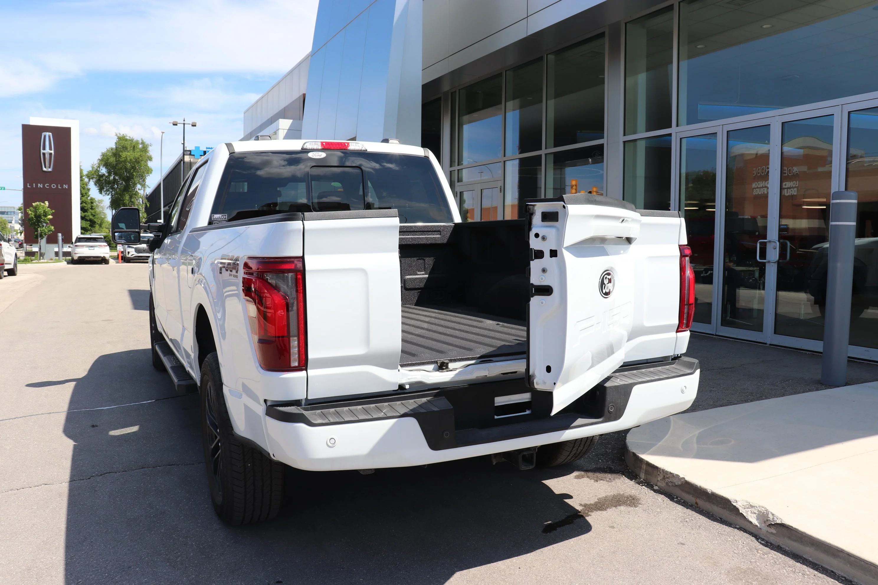 New 2026 OXFORD WHITE Ford LARIAT image 5
