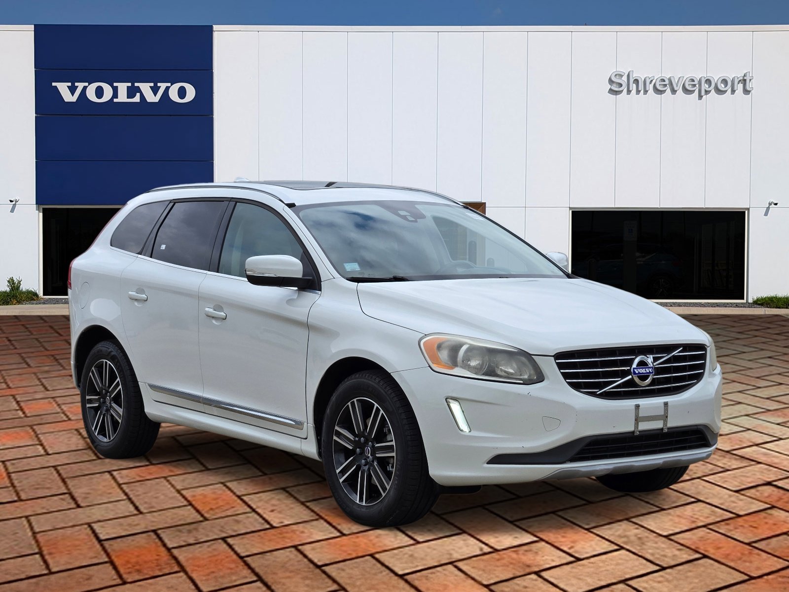 Used 2016 Ice White Volvo T5 Premier image 3