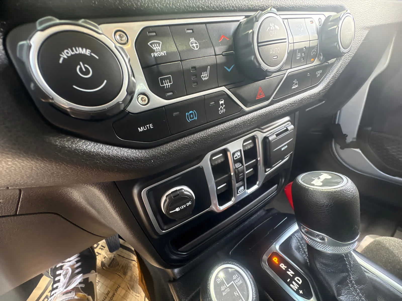 Used 2024 Silver Zynith Clearcoat Jeep Sport S image 27