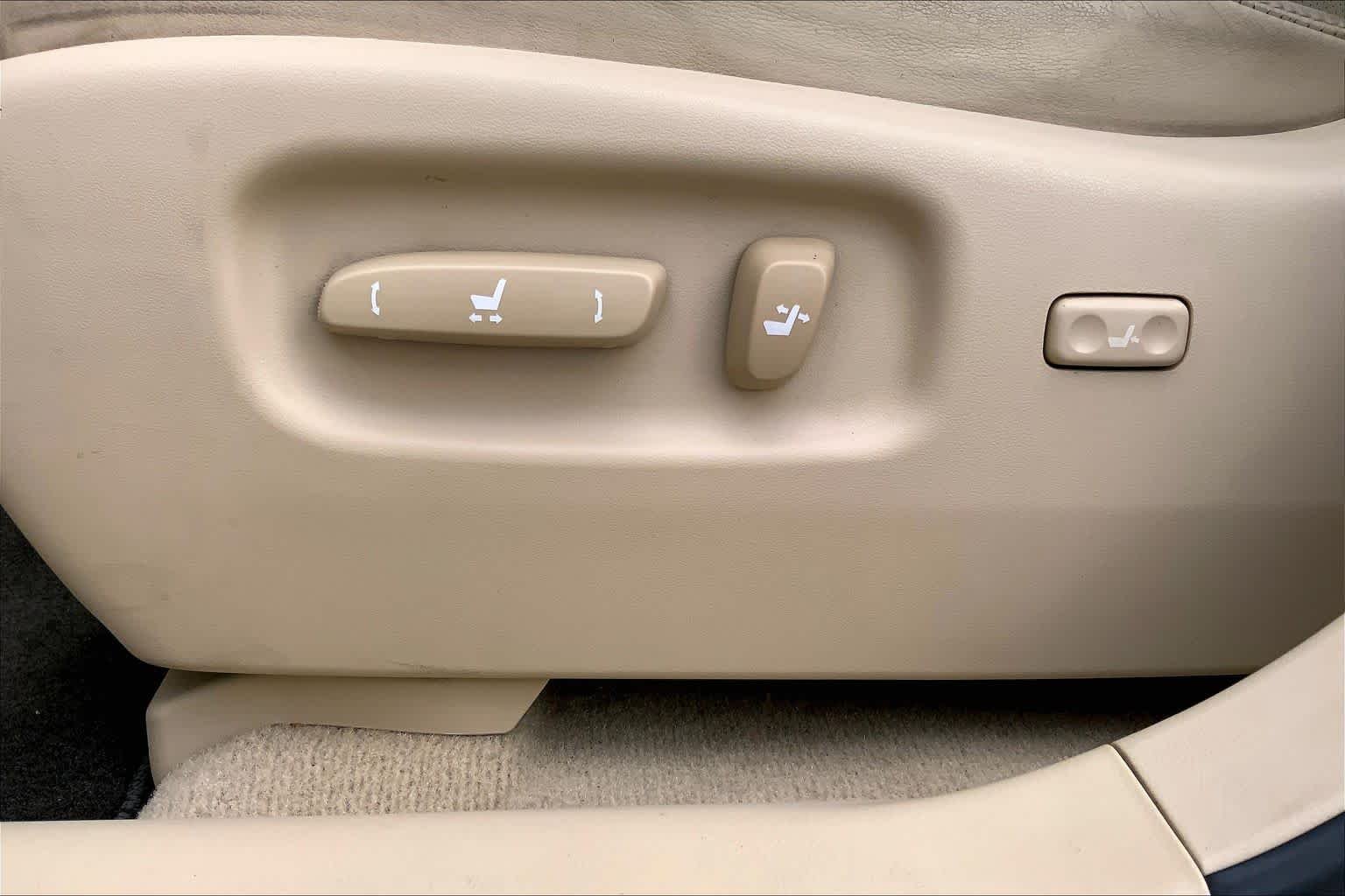Used 2010 Starfire Pearl Lexus  image 32