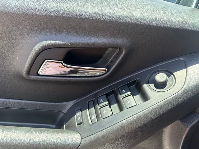 Used 2022 Silver Chevrolet LS image 11