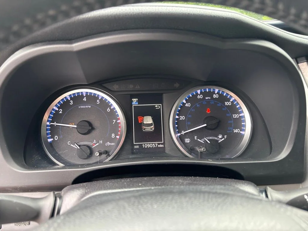 Used 2018 White Toyota LE image 28