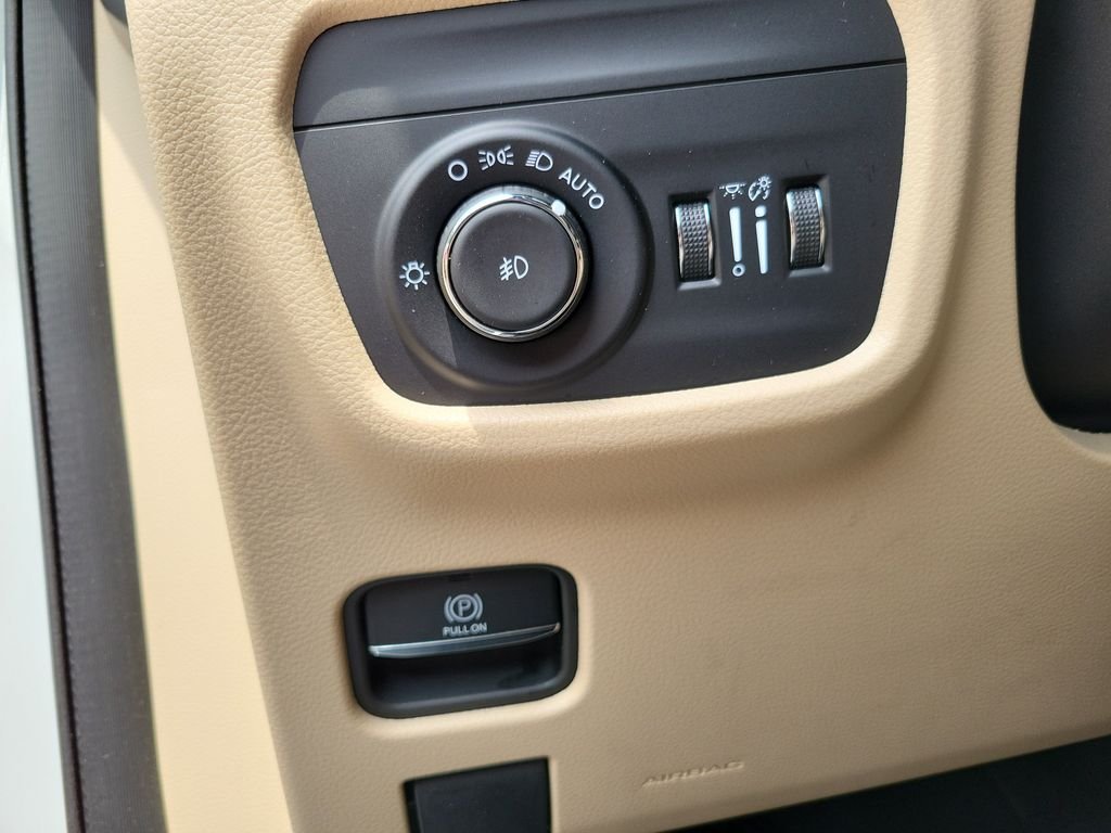 Used 2024 White Jeep Limited image 22