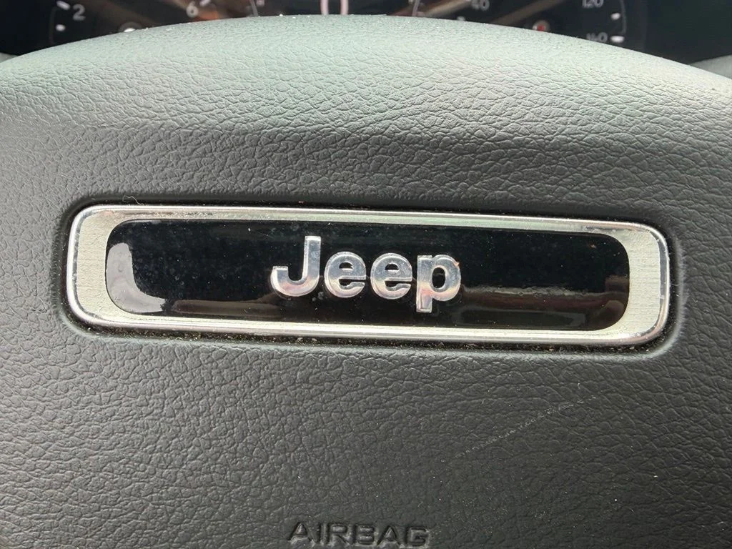 Used 2024 White Jeep Latitude image 37
