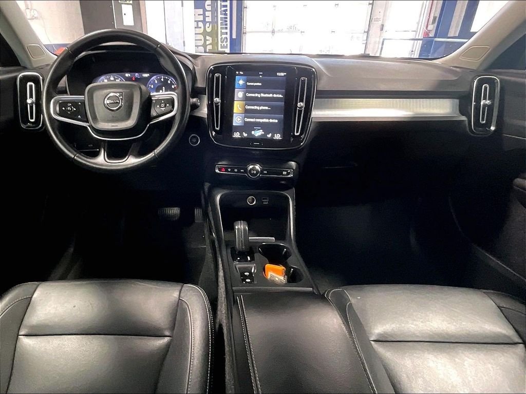 Used 2021 Blue Volvo Momentum image 21