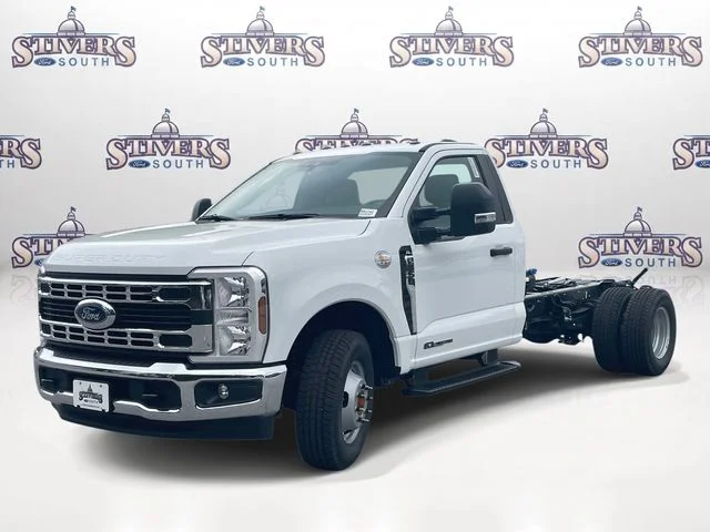 2025 Ford F-350 Super Duty Chassis Cab XL - Photo 3