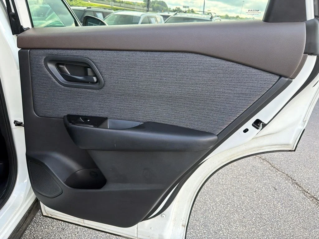 Used 2023 White Nissan S image 16