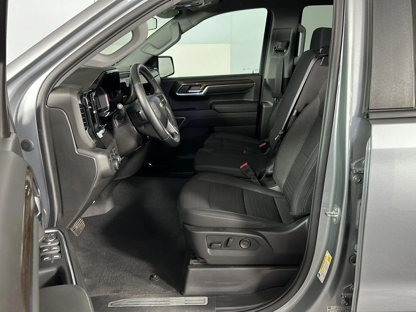 Used 2024 Sterling Gray Metallic Chevrolet LT image 9