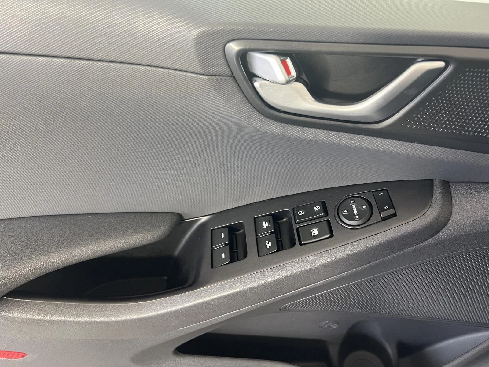 Used 2019 Ceramic White Hyundai Limited image 10