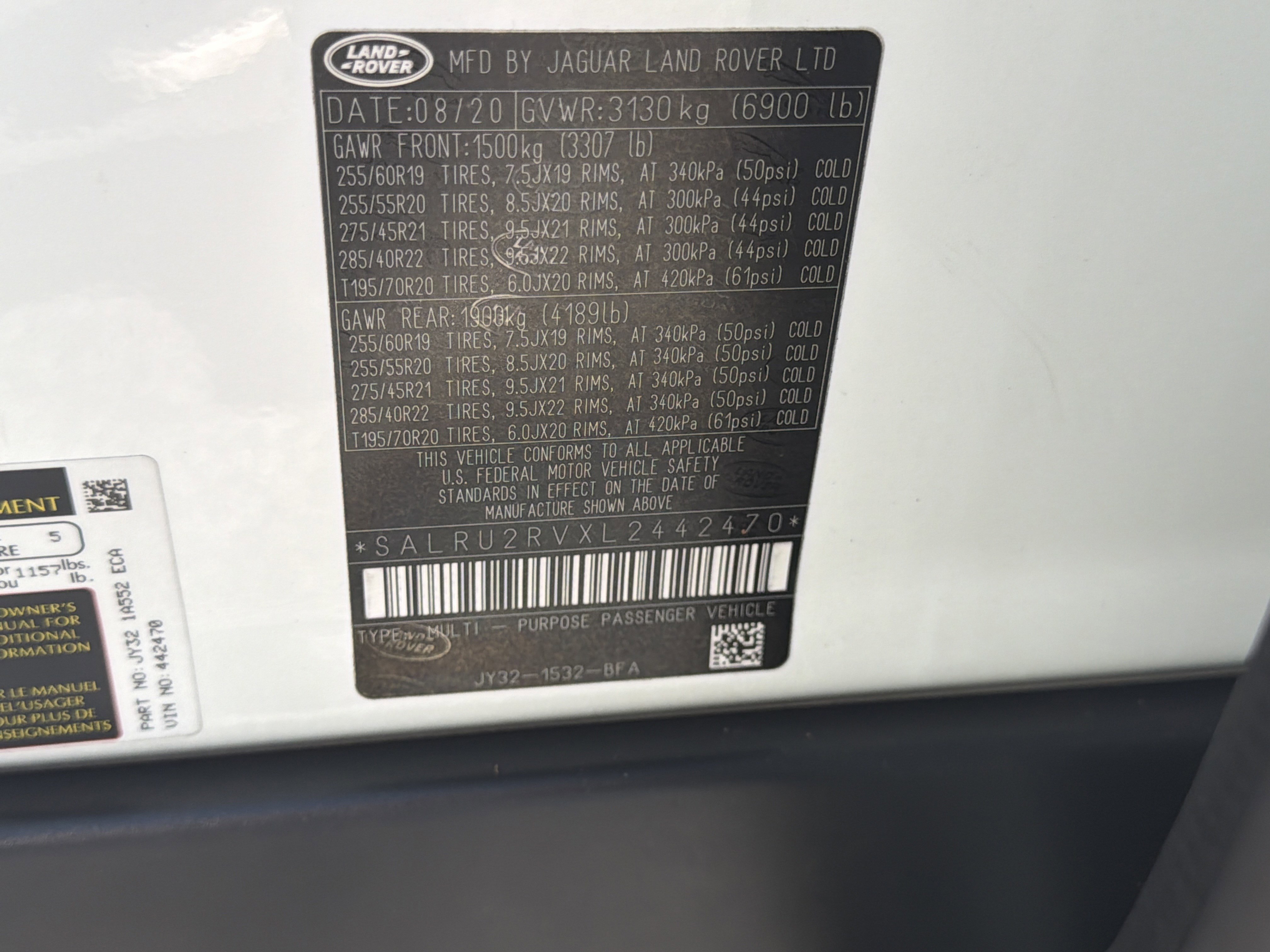 Used 2020 Fuji White Land Rover Landmark Edition image 40
