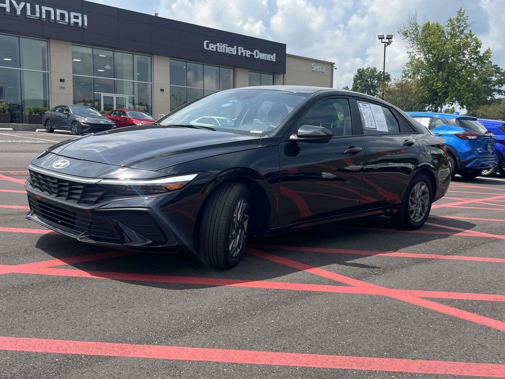 Used 2024 Black Hyundai SEL image 7