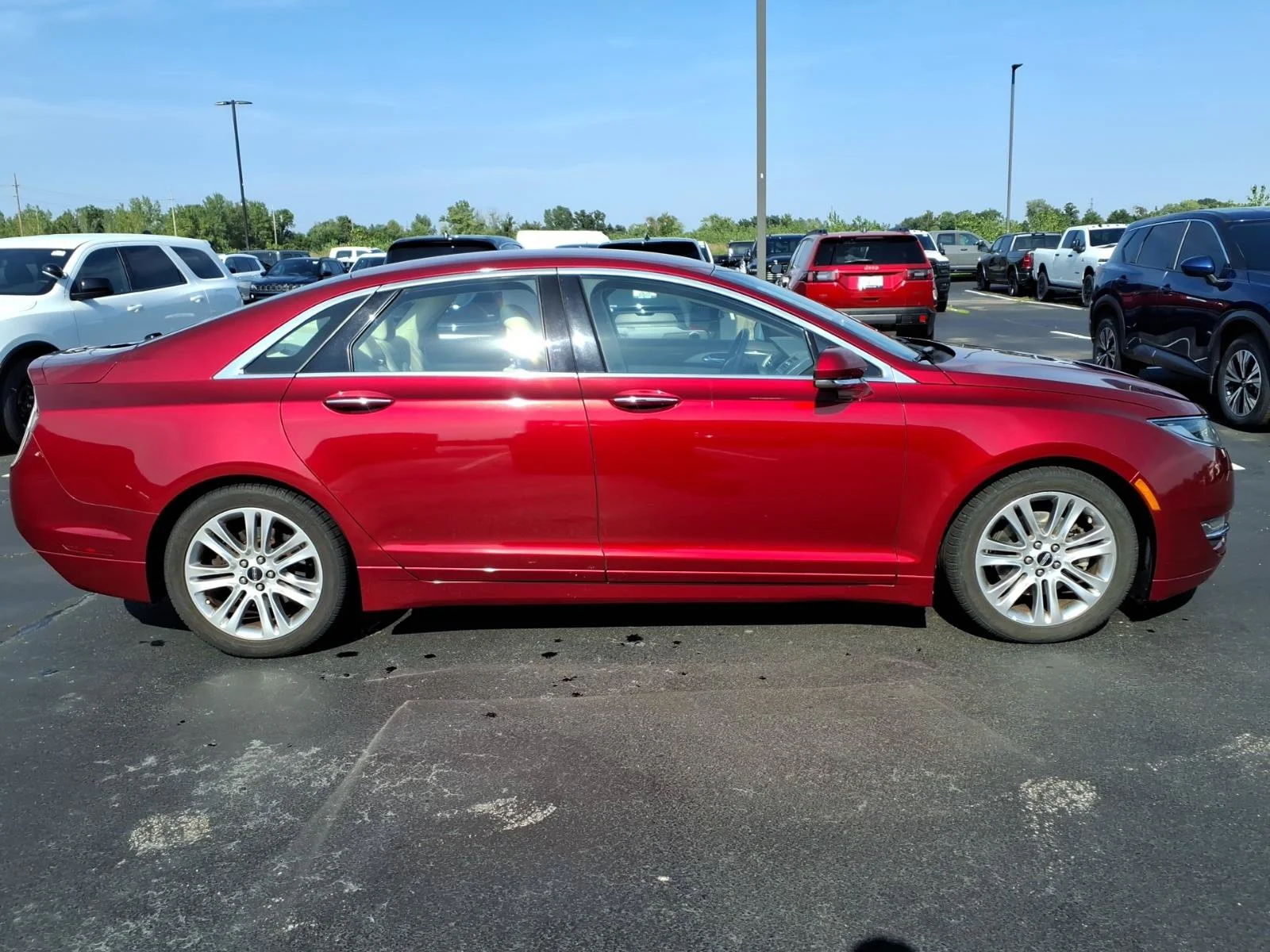 Used 2014 Ruby Red Metallic Lincoln Base image 27