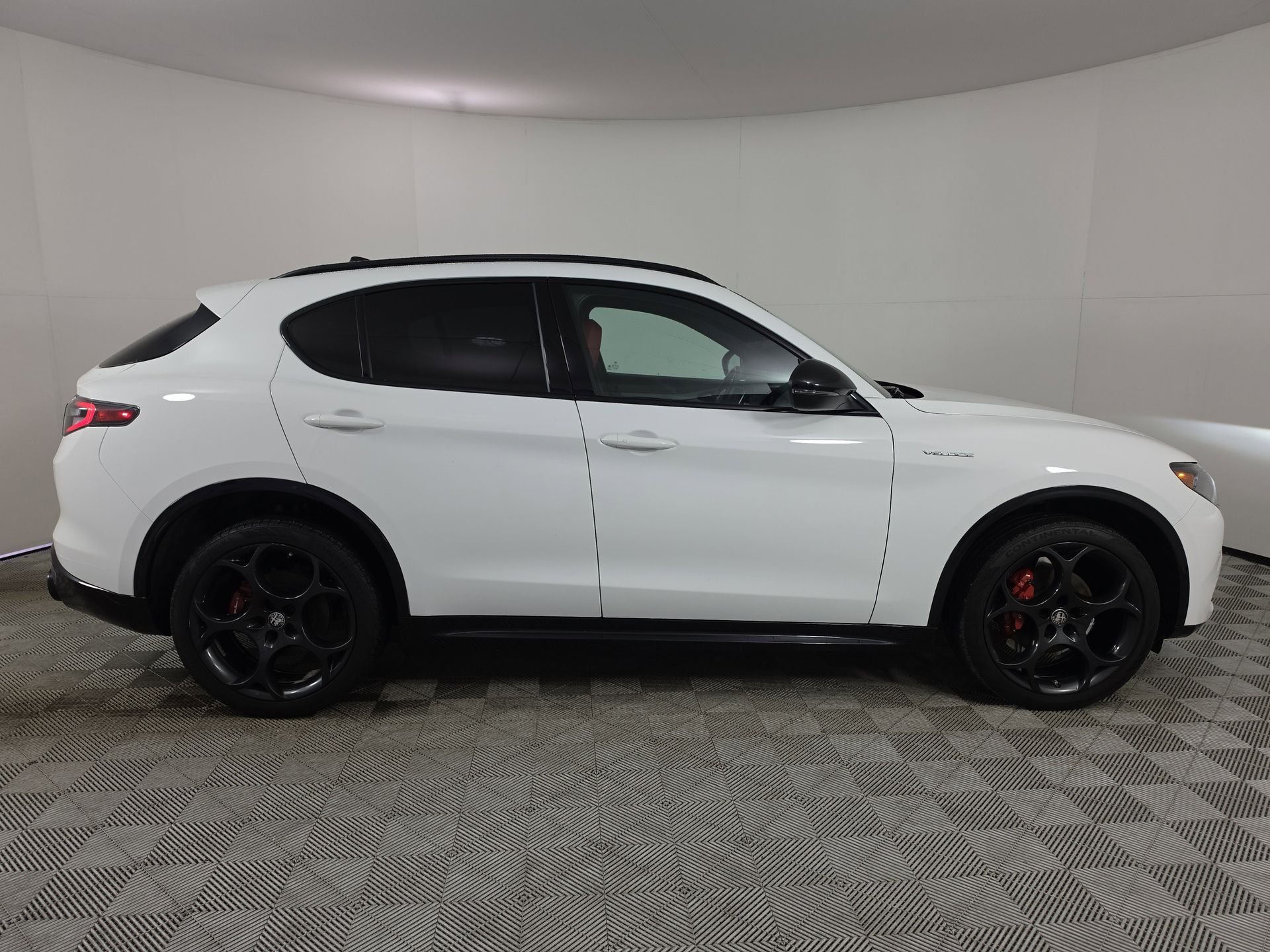 Used 2024 White Alfa Romeo Veloce image 8