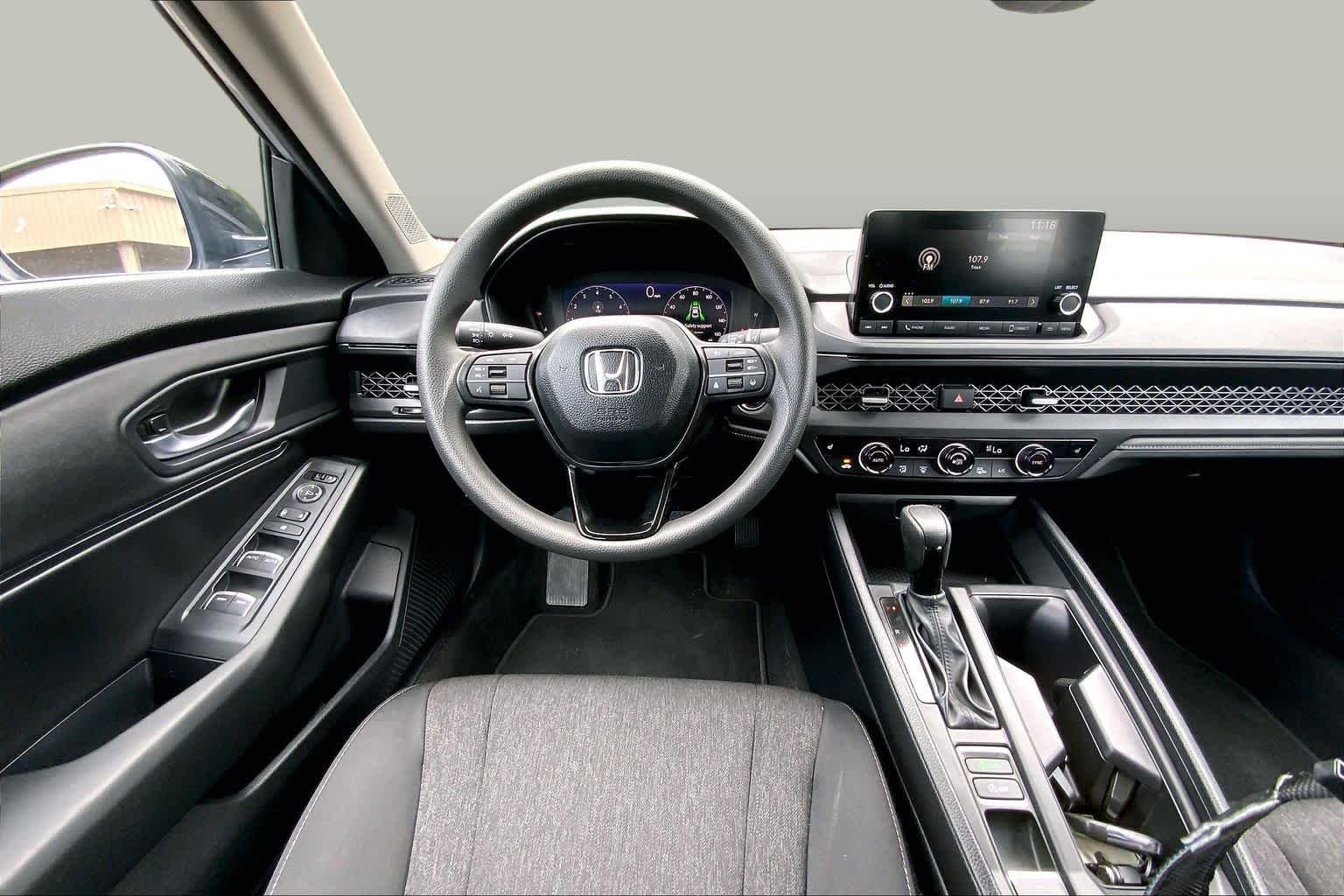 Used 2025 Meteorite Gray Metallic Honda SE image 6