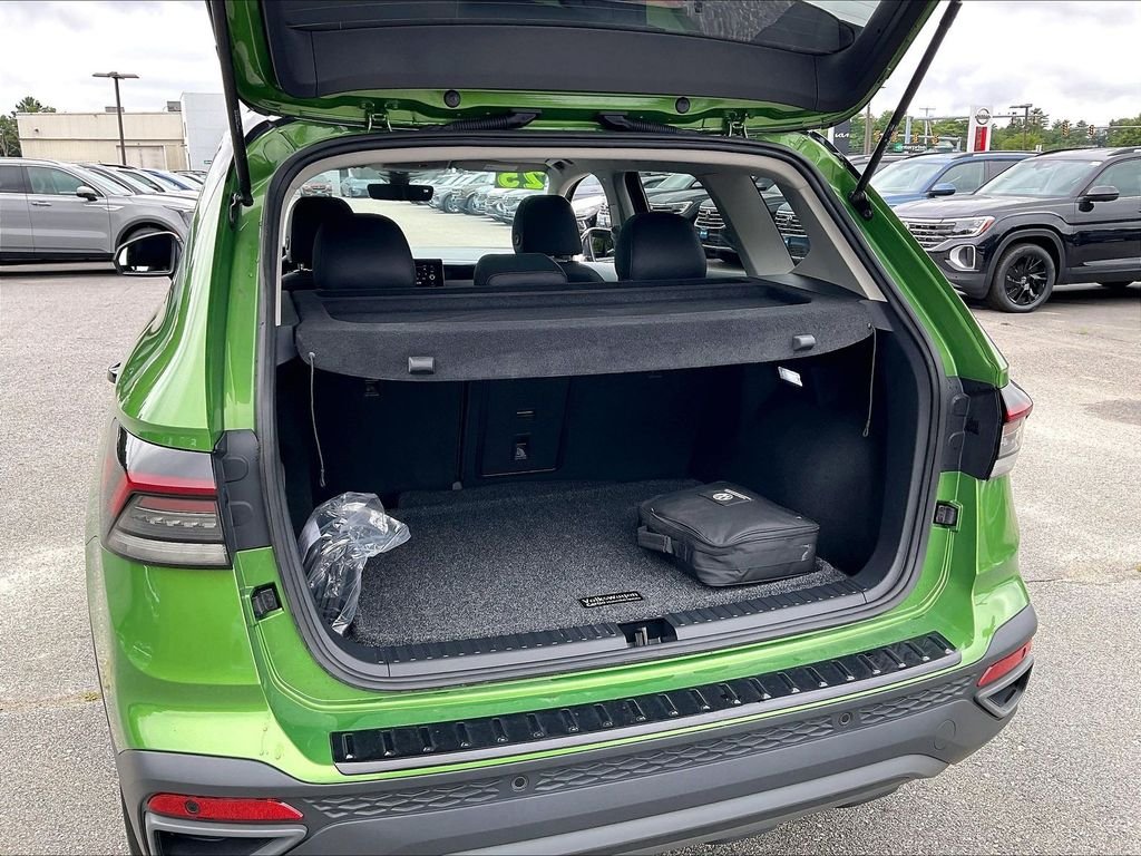 Used 2025 Bright Moss Green Metallic/Deep Black Roof Volkswagen 1.5T SE Black image 35